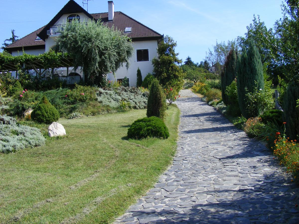 Pigal Panzio Bed & Breakfast Badacsonyors Exterior photo