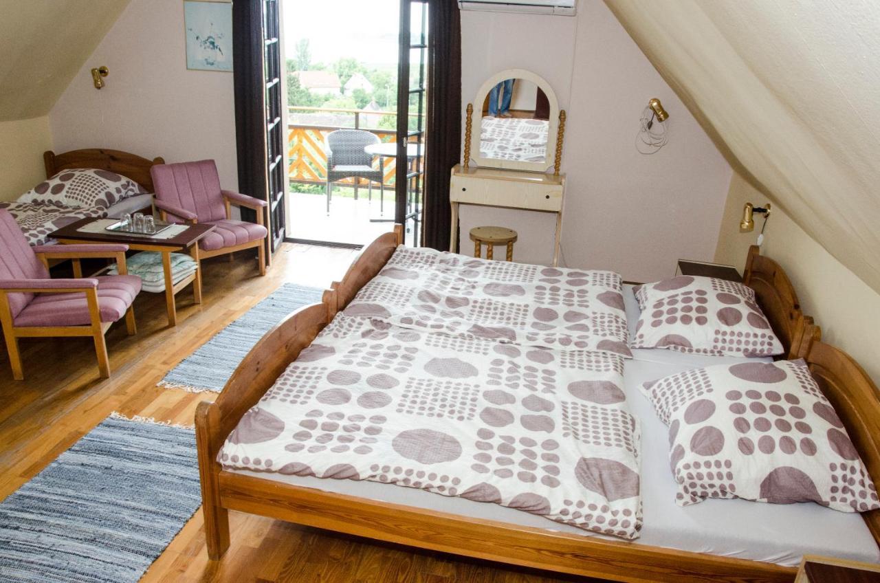 Pigal Panzio Bed & Breakfast Badacsonyors Exterior photo